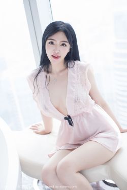 美女脱去内衣露出大乳